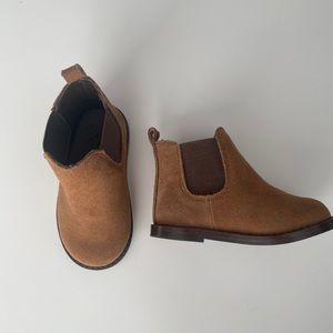 Suade Chelsea boot